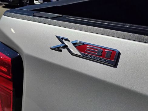 Used 2022 GMC Sierra 1500 SLT w/ SLT Premium Package AWD/4WD image 17