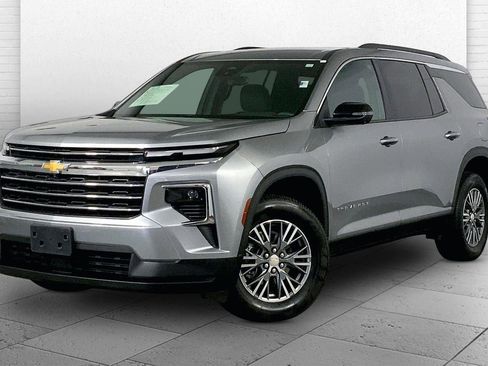 Used 2024 Chevrolet Traverse LT AWD/4WD image 12