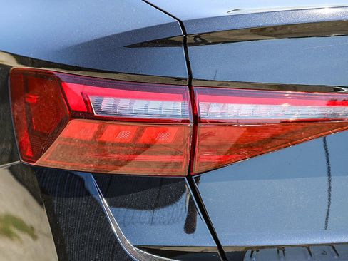 Used 2025 Volkswagen Jetta SE FWD image 9