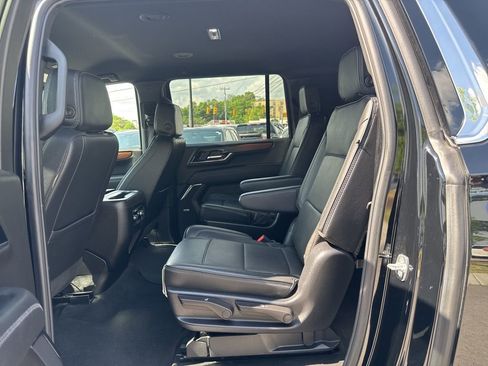 Used 2025 GMC Yukon XL Denali RWD image 24