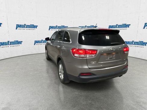 Used 2016 Kia Sorento LX image 9