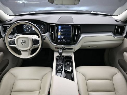 Used 2018 Volvo XC60 T5 Momentum w/ Convenience Package AWD/4WD image 13