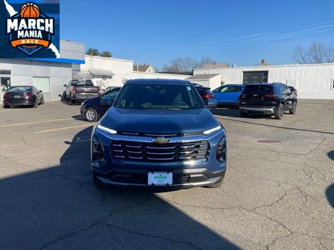 New 2026 Chevrolet Equinox LT image 2