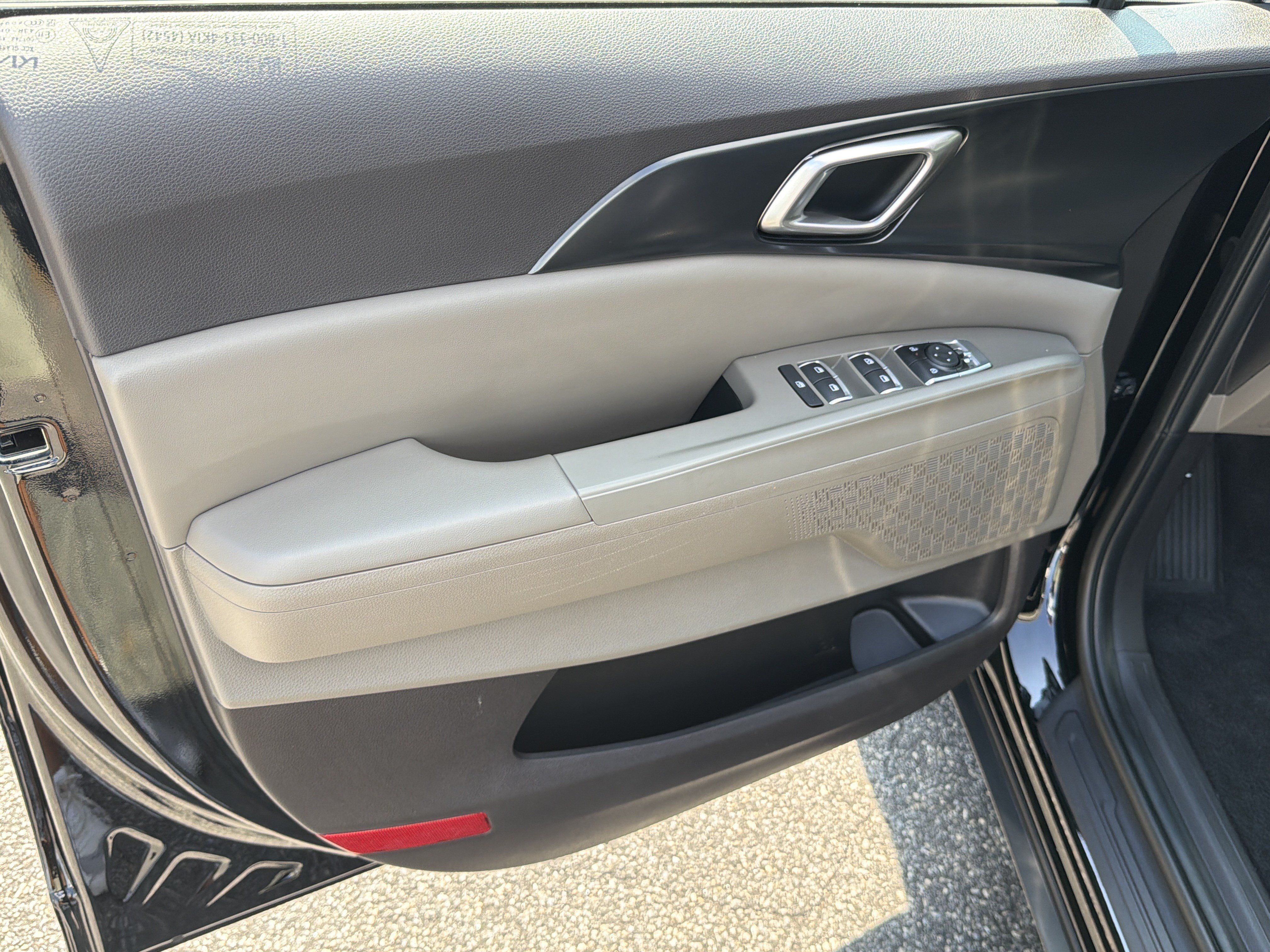 Certified 2026 Kia Carnival FWD image 10
