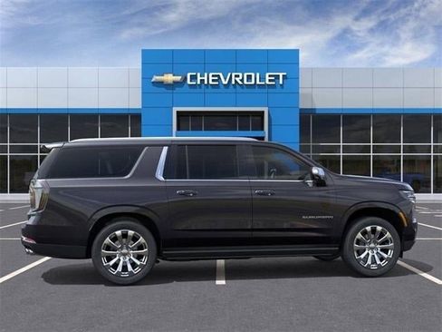 New 2025 Chevrolet Suburban Premier image 18