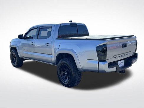 Used 2018 Toyota Tacoma TRD Sport image 6