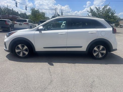Used 2022 Kia Niro LX image 3