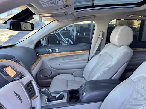 Used 2012 Lincoln MKT AWD image 41