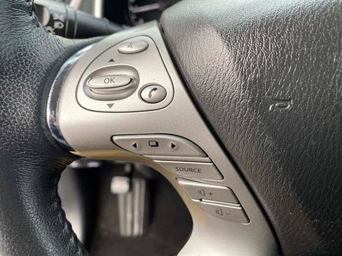 Used 2018 Nissan Murano SV image 16