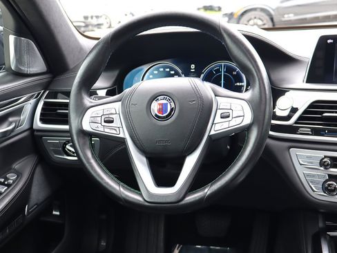 Used 2018 BMW 750i xDrive AWD/4WD image 14