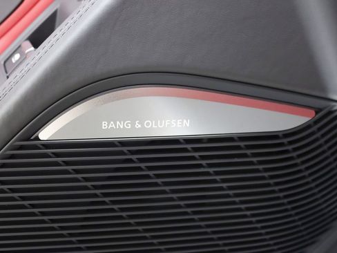 Used 2021 Audi R8 V10 w/ Premium Package RWD image 30