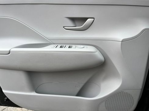 Used 2025 Hyundai Kona SEL image 18