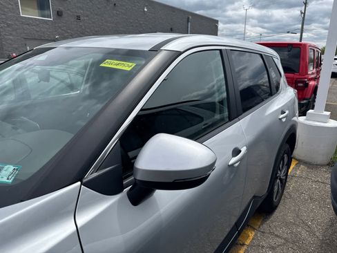 Used 2022 Nissan Rogue SV AWD/4WD image 14
