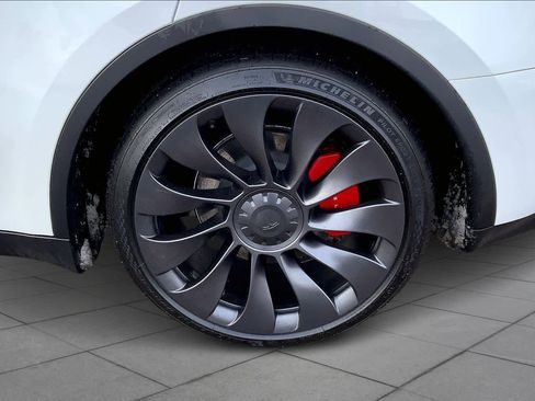 Used 2023 Tesla Model Y Performance image 10