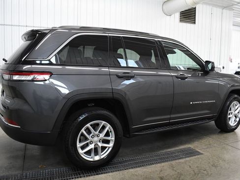 Used 2024 Jeep Grand Cherokee Laredo X image 9