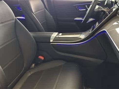 Used 2025 Mercedes-Benz GLC 300 4MATIC image 75