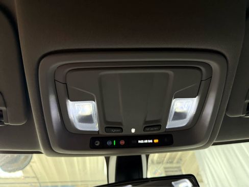 Used 2022 Chevrolet Silverado 1500 LT w/ Z71 Off-Road Package image 23