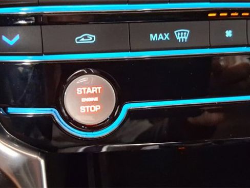 Used 2018 Jaguar XF R-Sport image 33