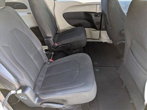 Used 2018 Chrysler Pacifica LX w/ Tire & Wheel Group FWD image 18