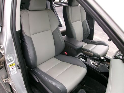 Used 2015 Toyota RAV4 Limited image 16