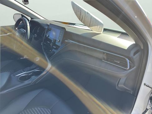 Used 2023 Toyota Camry SE image 14