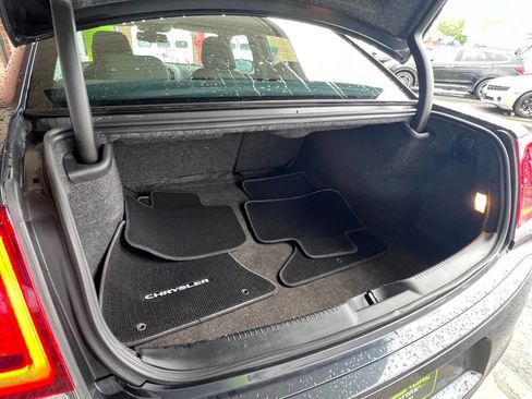 Used 2019 Chrysler 300 Touring w/ Sport Appearance Package image 16