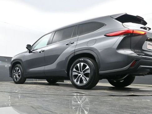 Used 2022 Toyota Highlander XLE image 26