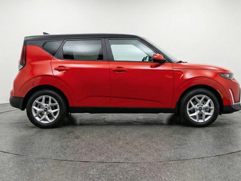 Used 2025 Kia Soul LX w/ LX Technology Package image 11