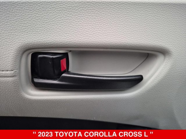 Used 2023 Toyota Corolla Cross L AWD/4WD image 12