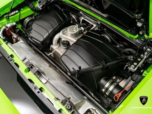 Used 2021 Lamborghini Huracan EVO RWD image 23