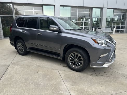 Used 2018 Lexus GX 460 Premium AWD/4WD image 2