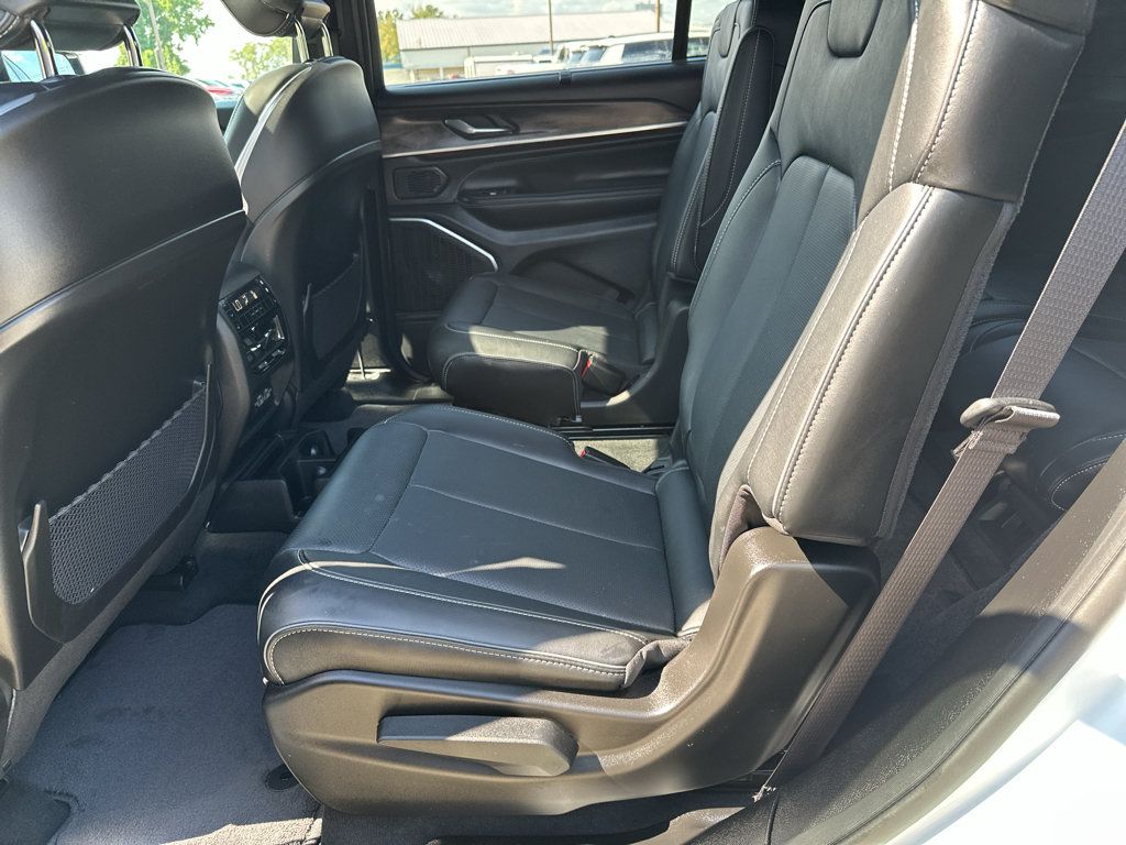 Used 2025 Jeep Grand Cherokee L Overland w/ Luxury Tech Group IV AWD/4WD image 23