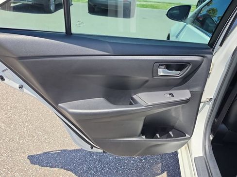 Used 2016 Toyota Camry SE FWD image 13
