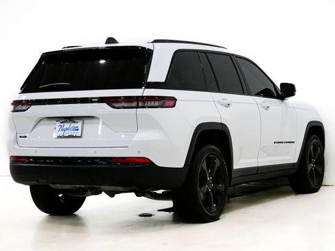 Used 2024 Jeep Grand Cherokee Altitude AWD/4WD image 7
