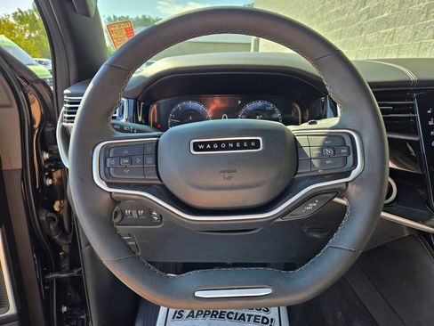 Used 2023 Jeep Wagoneer 4WD image 18