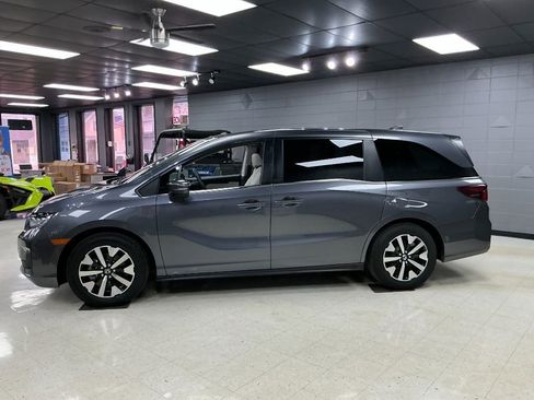 Used 2025 Honda Odyssey EX-L image 2
