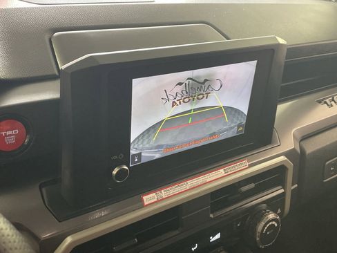 Used 2025 Toyota Tacoma TRD Off-Road image 17