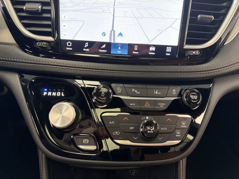 New 2026 Chrysler Pacifica Pinnacle image 24