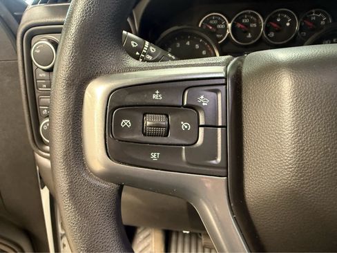 Used 2022 Chevrolet Silverado 1500 Custom w/ Safety Confidence Package AWD/4WD image 17