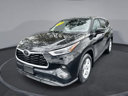 Used 2024 Toyota Highlander LE
