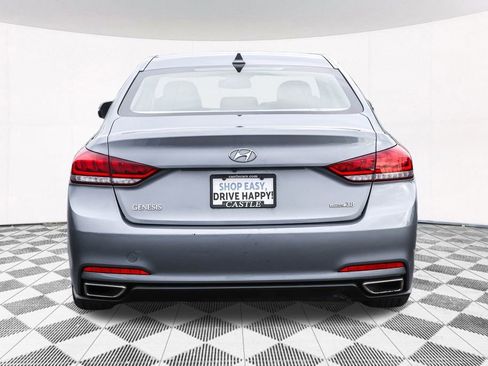 Used 2015 Hyundai Genesis 3.8 image 9