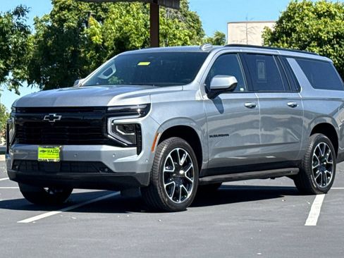 Used 2025 Chevrolet Suburban RST RWD image 16