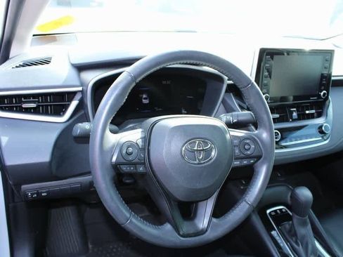 Used 2022 Toyota Corolla LE image 11