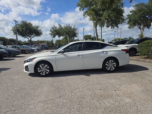 Certified 2025 Nissan Altima 2.5 S FWD image 5