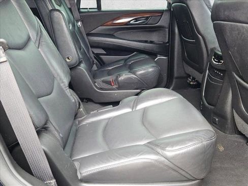 Used 2019 Cadillac Escalade Luxury image 22