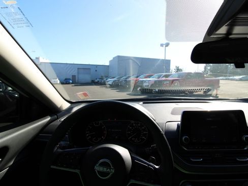 Used 2024 Nissan Altima 2.5 SR image 17