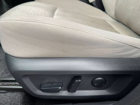 Used 2025 Nissan Rogue SV AWD/4WD image 23