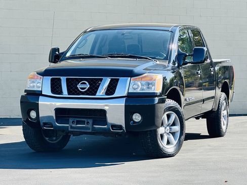 Used 2010 Nissan Titan SE w/ SE Value Truck Pkg AWD/4WD image 3