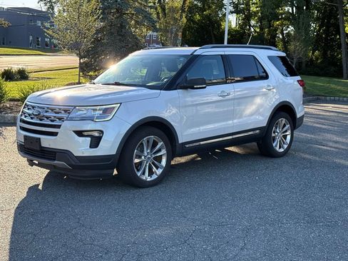 Used 2019 Ford Explorer XLT w/ Equipment Group 202A AWD/4WD image 3
