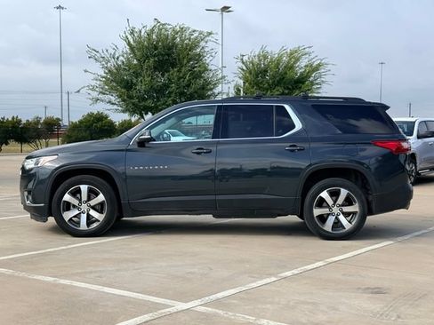 Used 2021 Chevrolet Traverse LT w/ LT Premium Package AWD/4WD image 9